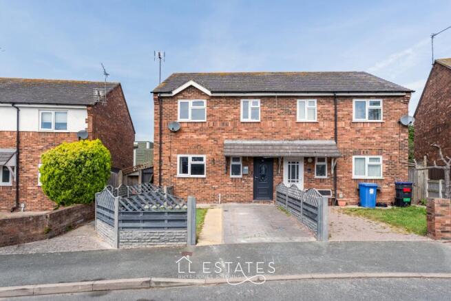 3 bed property, in 16 Parc Y Lleng, £190,000
