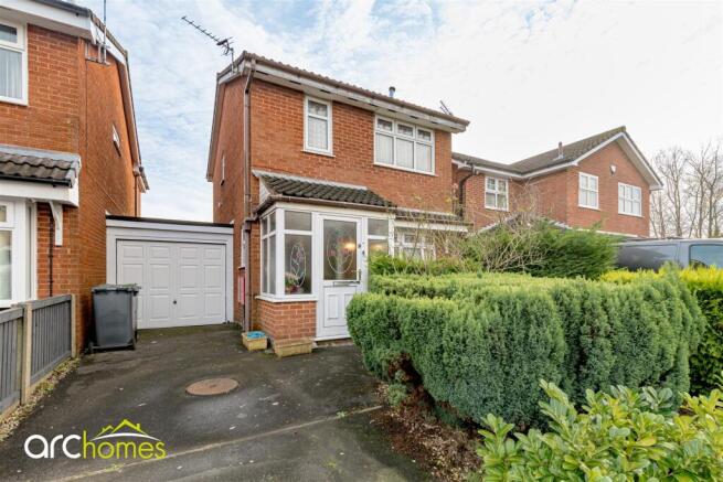 3 bed property, in Lea View, £220,000