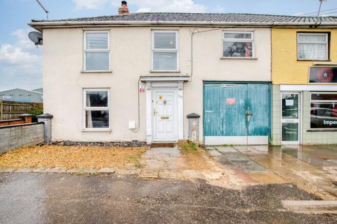 3 bed property, in Victoria Road, £180,000