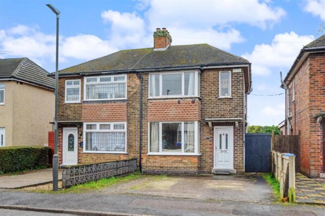 3 bed property, in Conway Avenue, £180,000