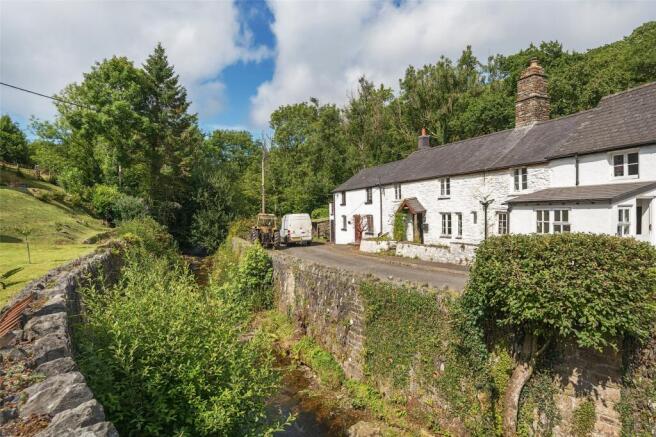 2 bed property, in Bridge Ball, £300,000