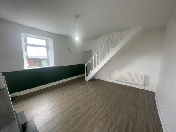 2 bed property, in Corvan Terrace, £175,000