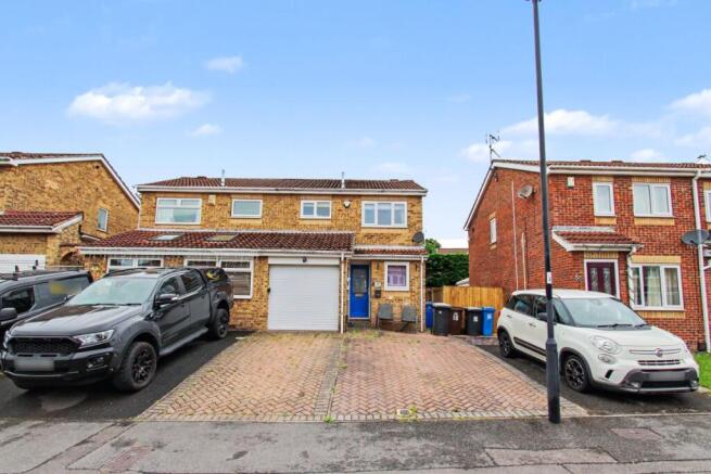 2 bed property, in 18 Farnaby Drive, £175,000