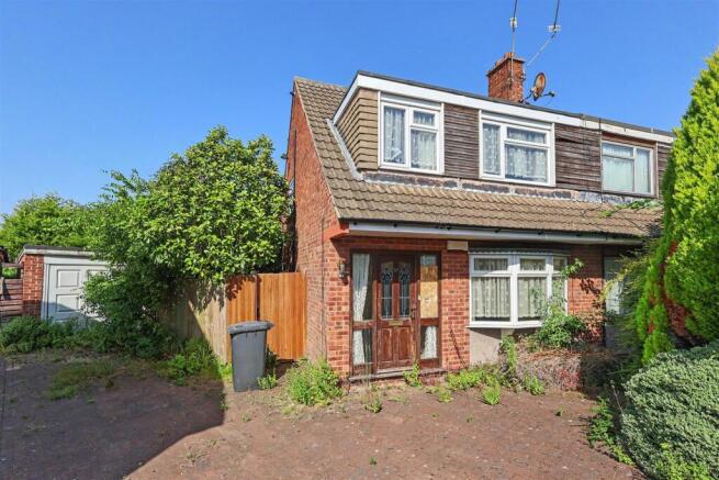 3 bed property, in Greaves Close, £210,000
