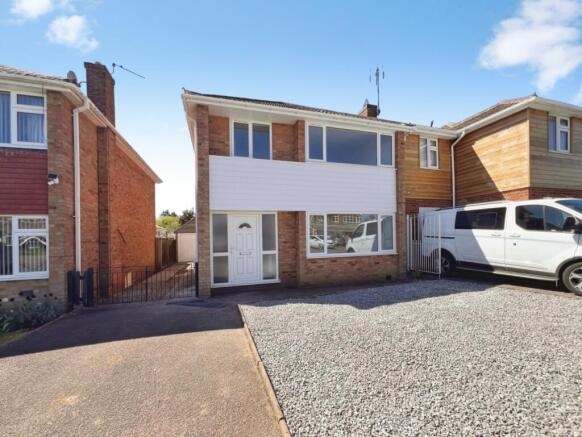 3 bed property, in Park View, £325,000