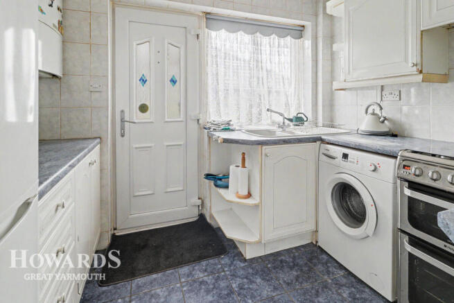2 bed property, in Grange Road, £210,000