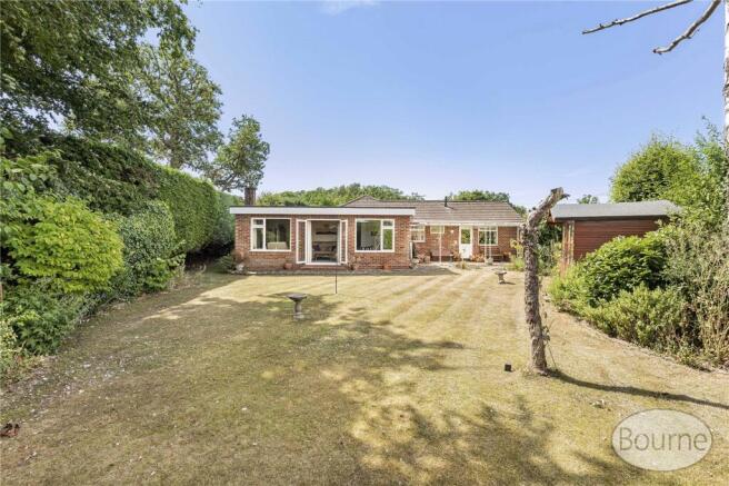 3 bed property, in Clinton Close, £500,000
