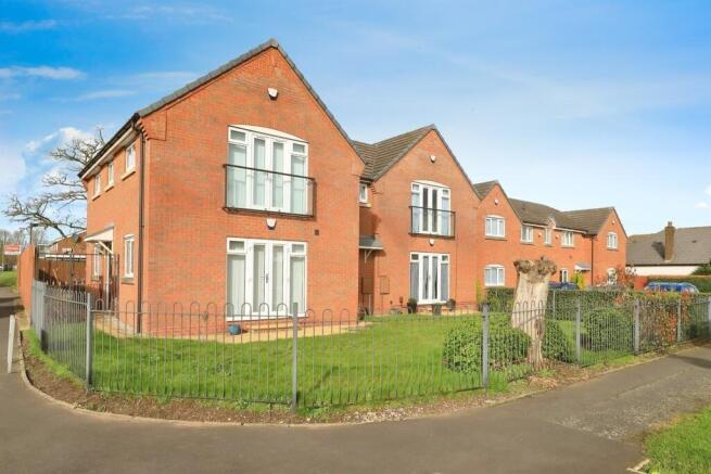 2 bed property, in Wesley Street, £125,000