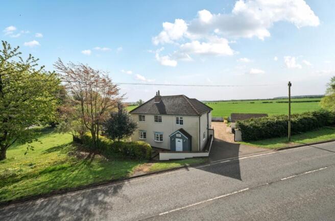 3 bed property, in Collingham Road, £400,000