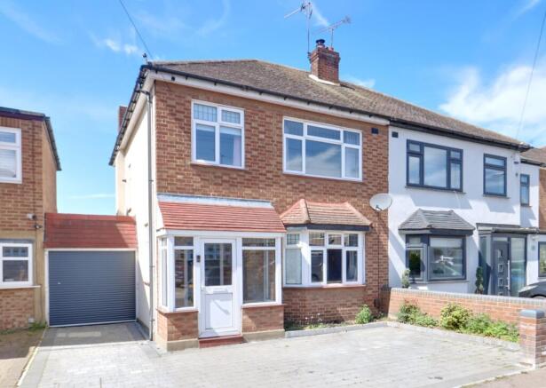 3 bed property, in Maclennan Avenue, £475,000