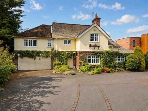 5 bed property, in Parkgate Road, £800,000