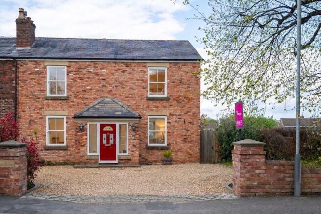 4 bed property, in Mill Lane, £600,000