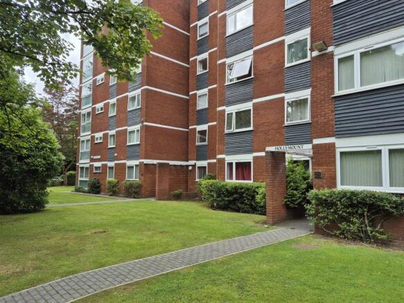 2 bed property, in Hagley Road, £150,000