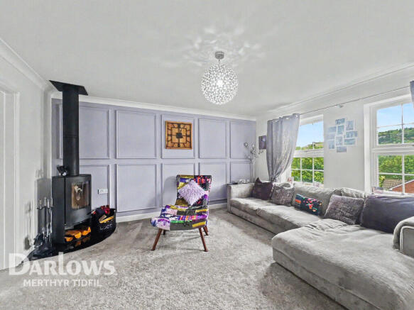 4 bed property, in Manor Court, £450,000