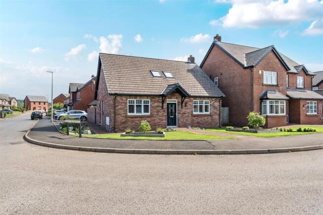 3 bed property, in Keekle Meadows Road, £385,000