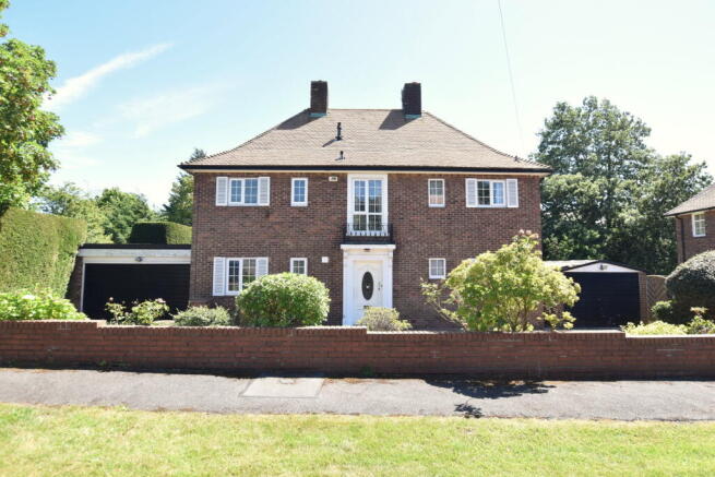 4 bed property, in Chetwynd Close, £435,000