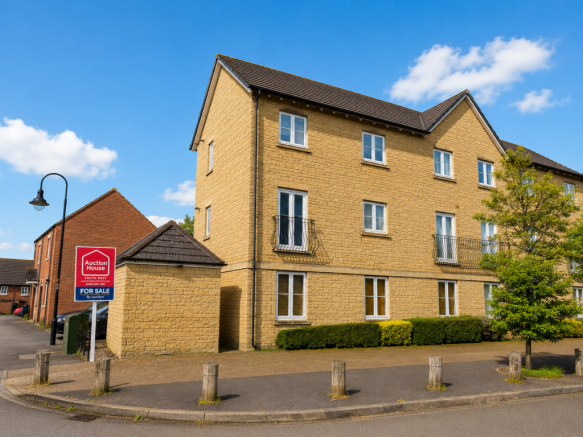 2 bed property, in 89 Careys Way, £100,000