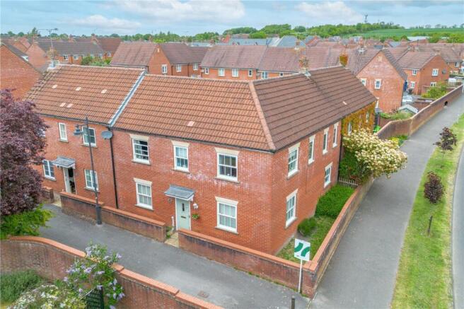 4 bed property, in Chivers Road, £325,000