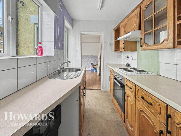 3 bed property, in School Road, £160,000