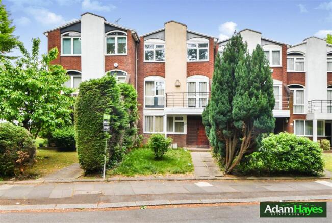 6 bed property, in Waverley Grove, £750,000