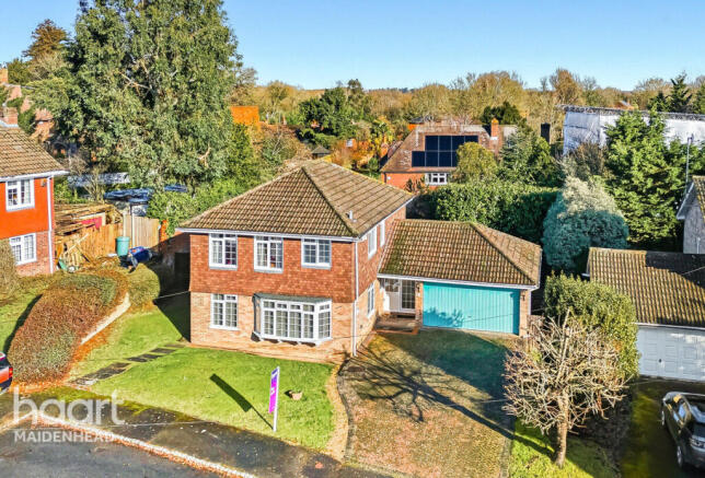 4 bed property, in The Binghams, £900,000