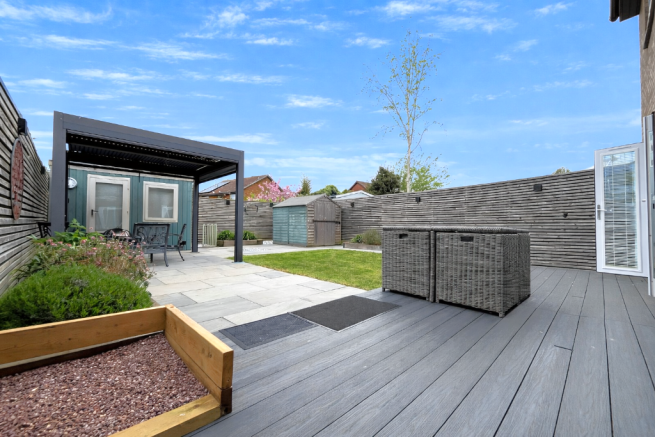 3 bed property, in The Meadows, £350,000