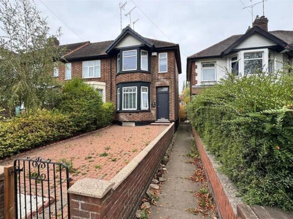 3 bed property, in London Road, £195,000