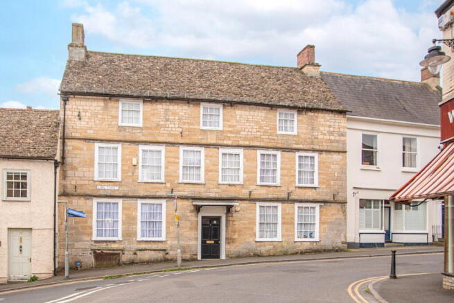 7 bed property, in Long Street, £1,100,000