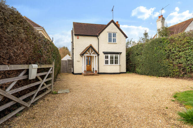 3 bed property, in Huntercombe Lane North, £745,000