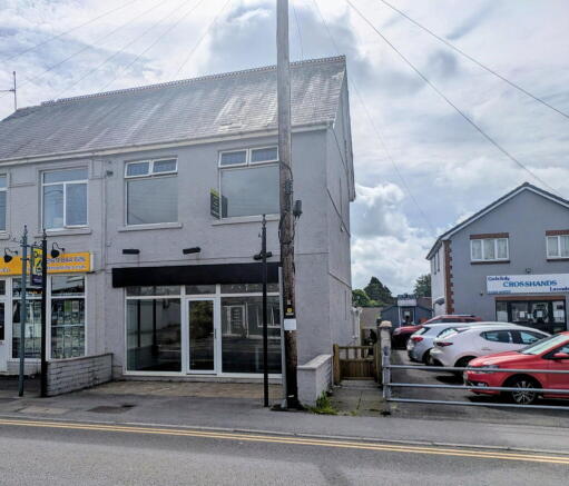 3 bed property, in Llandeilo Road, £250,000