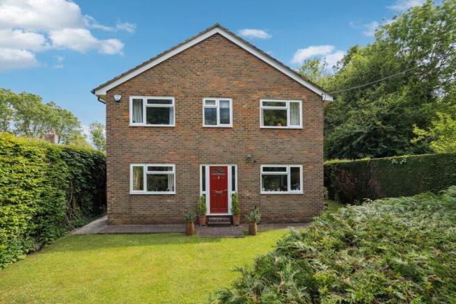 4 bed property, in Jasons Hill, £835,000
