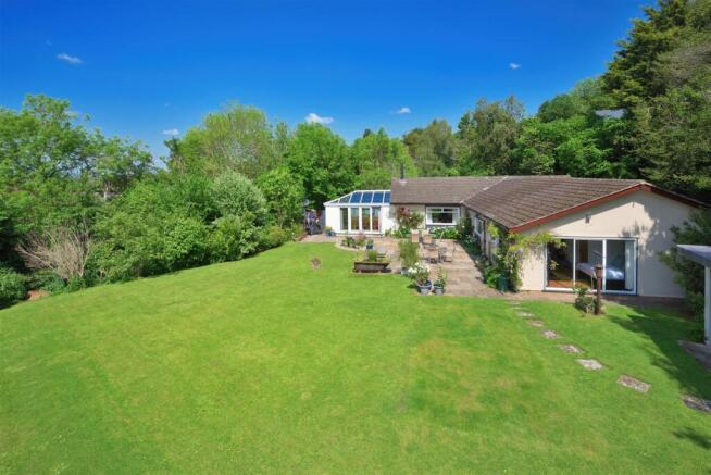 5 bed property, in Old Eign Hill, £695,000