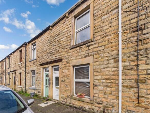 2 bed property, in Gregson Road, £170,000