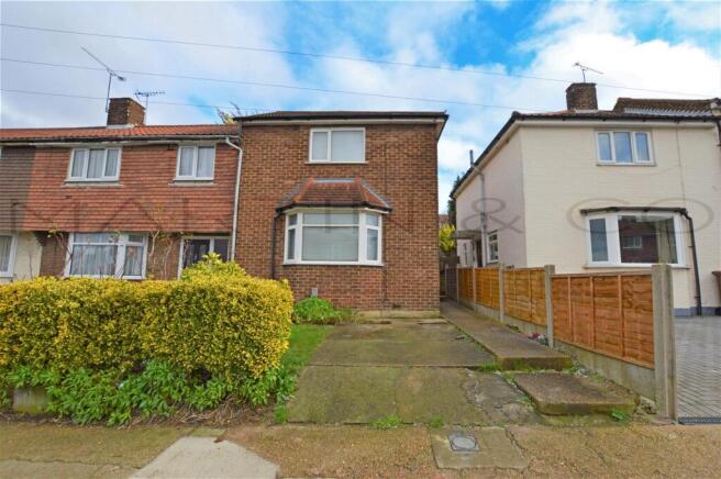 3 bed property, in Dorrit Way, £289,000
