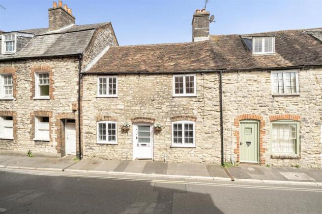 2 bed property, in Icen Way, £225,000