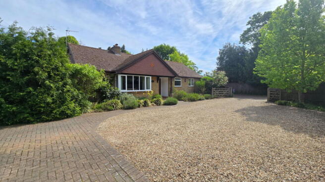 4 bed property, in Priors Court Road, £825,000