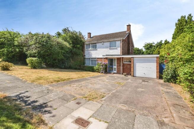 3 bed property, in Sir Richards Drive, £450,000