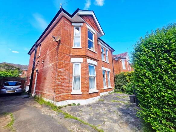 4 bed property, in Heron Court Road, £375,000