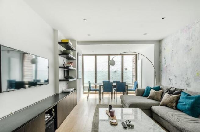 2 bed property, in Gosfield Street, £900,000