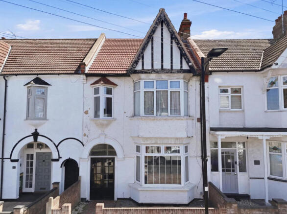 2 bed property, in Leigham Court Drive, £300,000