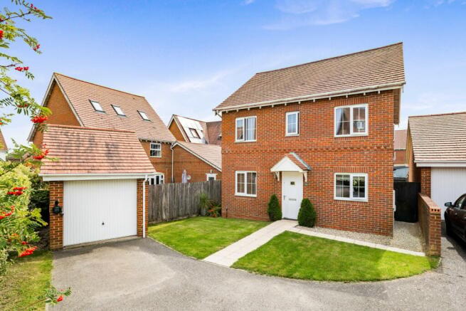 4 bed property, in Trunley Way, £425,000