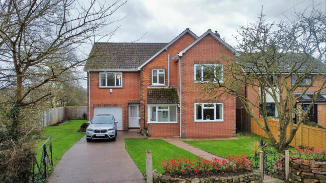 4 bed property, in Quantock View, £415,000