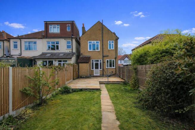 3 bed property, in St. James Avenue, £550,000
