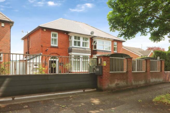 4 bed property, in Broom Lane, £300,000