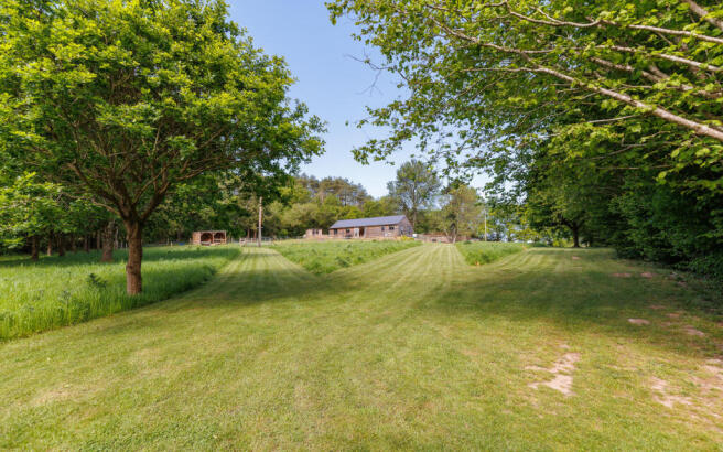 2 bed property, in Long Lane, £750,000