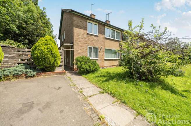 2 bed property, in Lomaine Drive, £60,000