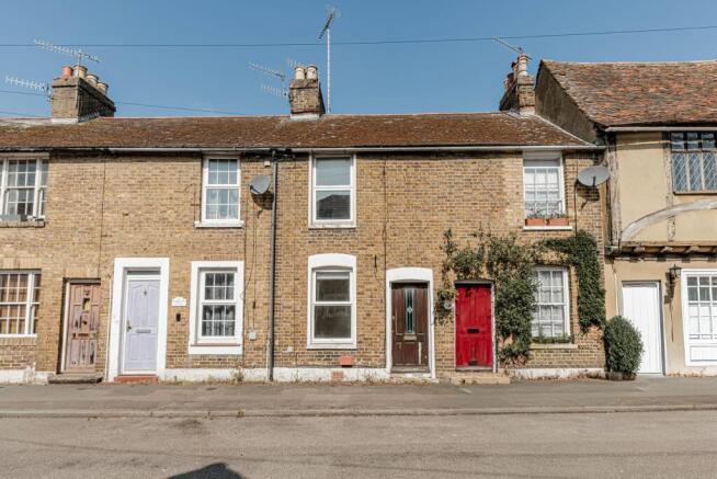 2 bed property, in Water Lane, £200,000