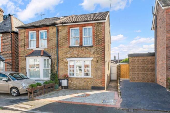 2 bed property, in Ferndale Road, £445,000