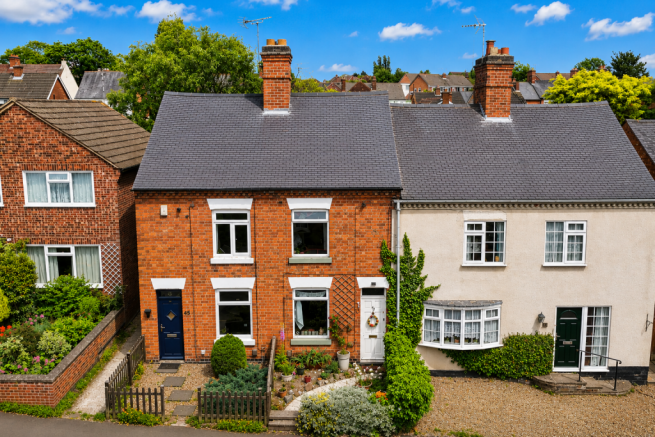 2 bed property, in Chestnut Road, £210,000