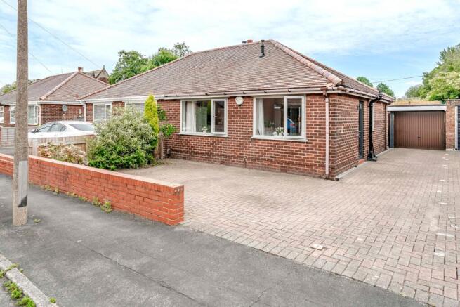 2 bed property, in Cranbourne Street, £180,000